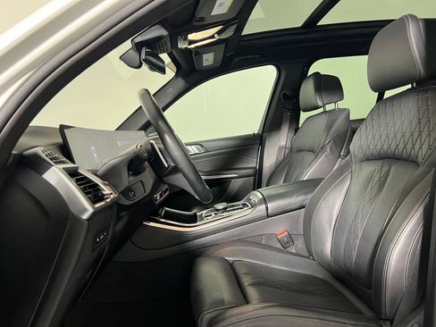 Used 2025 BMW X5 xDrive50e image 5