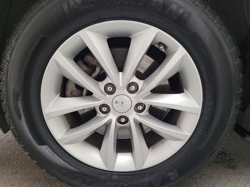 Used 2018 Kia Sorento FWD image 31
