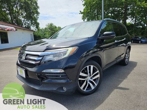 Used 2017 Honda Pilot Touring image 1