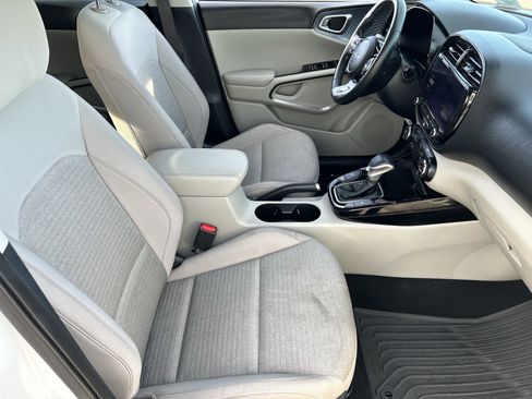 Certified 2023 Kia Soul EX image 11