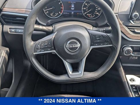 Used 2024 Nissan Altima 2.5 SV FWD image 19