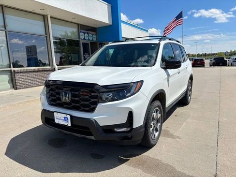 Used 2023 Honda Passport TrailSport image 1