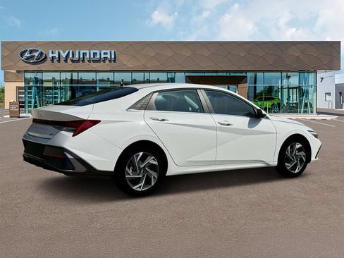 New 2025 Hyundai Elantra Limited FWD image 8