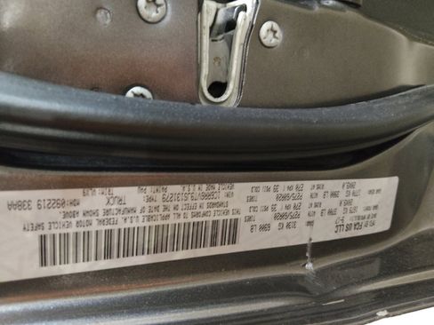 Used 2018 RAM 1500 Laramie RWD image 33