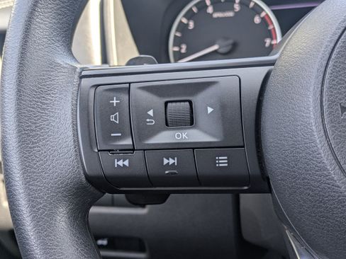 Used 2024 Nissan Rogue SV FWD image 23