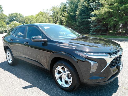 Certified 2024 Chevrolet Trax LS w/ LS Convenience Package FWD image 3