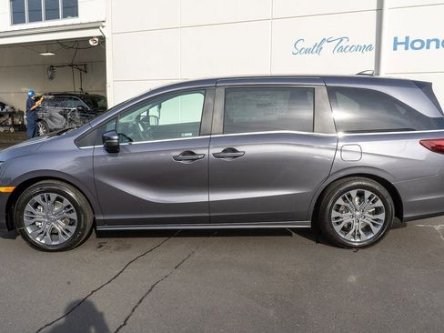 New 2026 Honda Odyssey Touring image 9