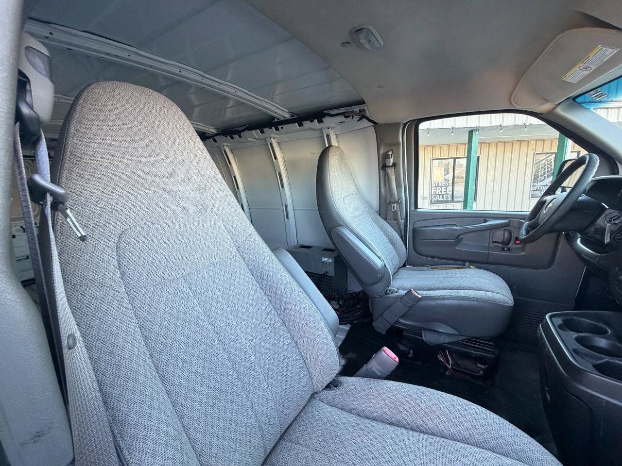 Used 2014 Chevrolet Express 3500 Extended RWD image 17