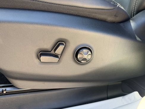 Used 2024 Chrysler Pacifica Touring-L FWD image 17