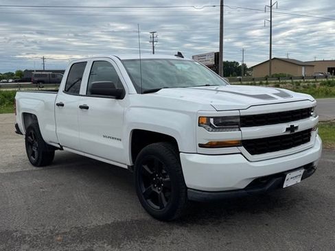 Used 2018 Chevrolet Silverado 1500 Custom w/ Custom Convenience Package AWD/4WD image 34