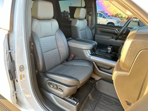 Used 2023 Chevrolet Silverado 1500 ZR2 image 24