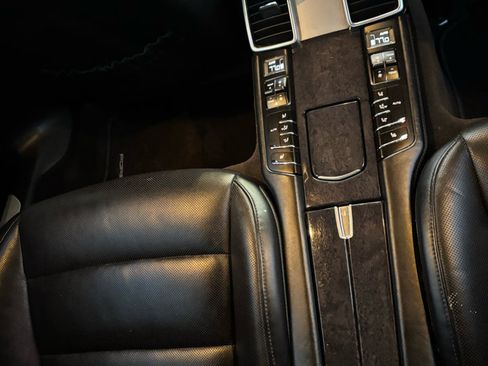 Used 2014 Porsche Panamera S image 19