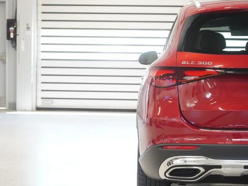 Used 2024 Mercedes-Benz GLC 300 4MATIC image 9