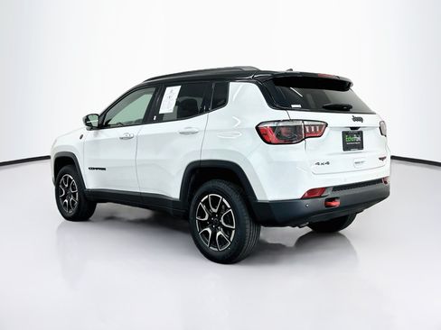 Used 2025 Jeep Compass Trailhawk AWD/4WD image 5