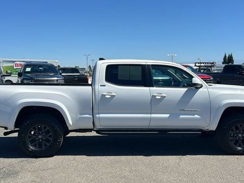Used 2021 Toyota Tacoma SR5 AWD/4WD image 2