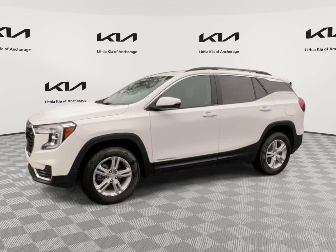 Used 2023 GMC Terrain SLE w/ Driver Convenience Package AWD/4WD image 4