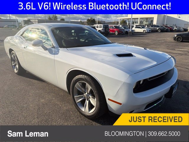 Used 2016 Dodge Challenger SXT RWD image 1