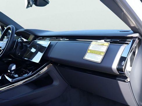 New 2025 Land Rover Range Rover Sport Dynamic SE image 9
