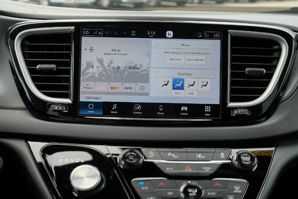Used 2026 Chrysler Pacifica Select FWD image 31