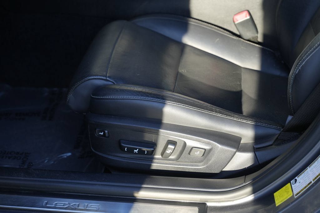 Used 2015 Lexus ES 350 w/ Ultra Luxury Package FWD image 18