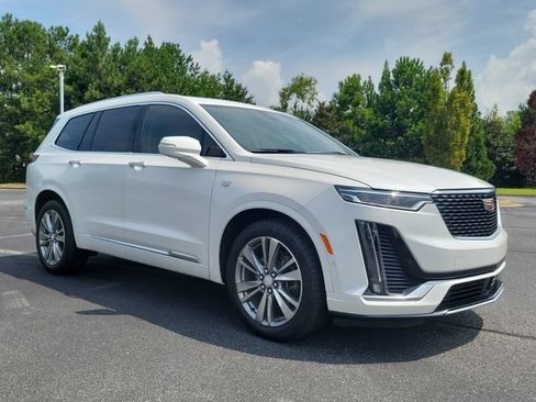 Used 2024 Cadillac XT6 Premium Luxury w/ Platinum Package FWD image 3