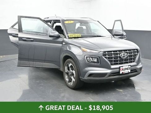 Used 2025 Hyundai Venue SEL image 33