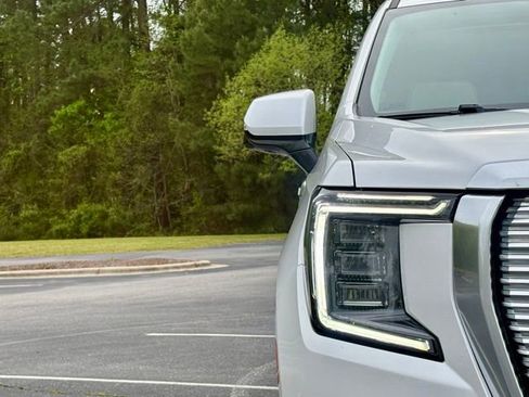 Used 2023 GMC Yukon Denali RWD image 13