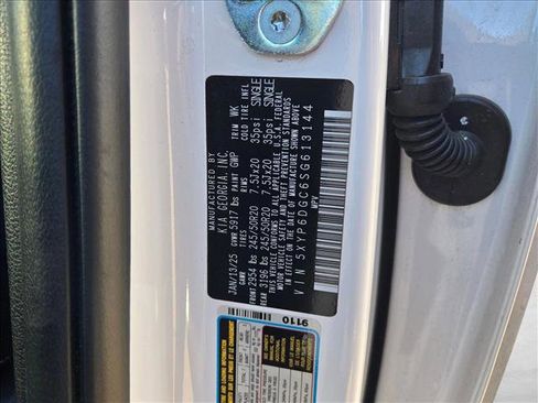 Used 2025 Kia Telluride S image 19