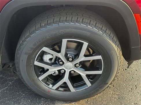 New 2025 Jeep Grand Cherokee Limited w/ Luxury Tech Group II image 9
