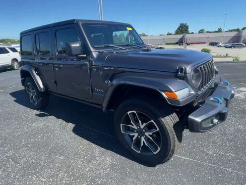 Used 2024 Jeep Wrangler Sport S image 3