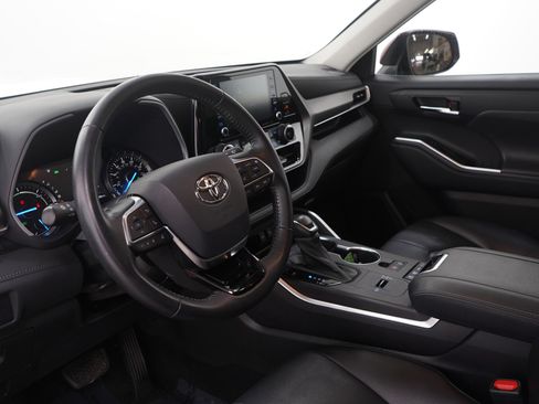 Used 2021 Toyota Highlander XLE image 26