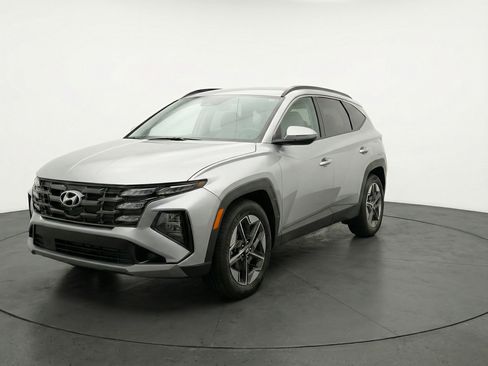 Used 2025 Hyundai Tucson SEL FWD image 3