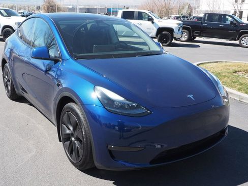 Used 2025 Tesla Model Y Long Range image 9