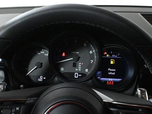 Used 2026 Porsche Macan AWD/4WD image 18
