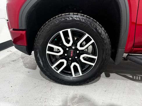 Used 2025 GMC Sierra 1500 AT4 w/ AT4 Premium Package AWD/4WD image 8