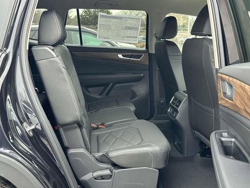 Used 2025 Volkswagen Atlas SE image 11