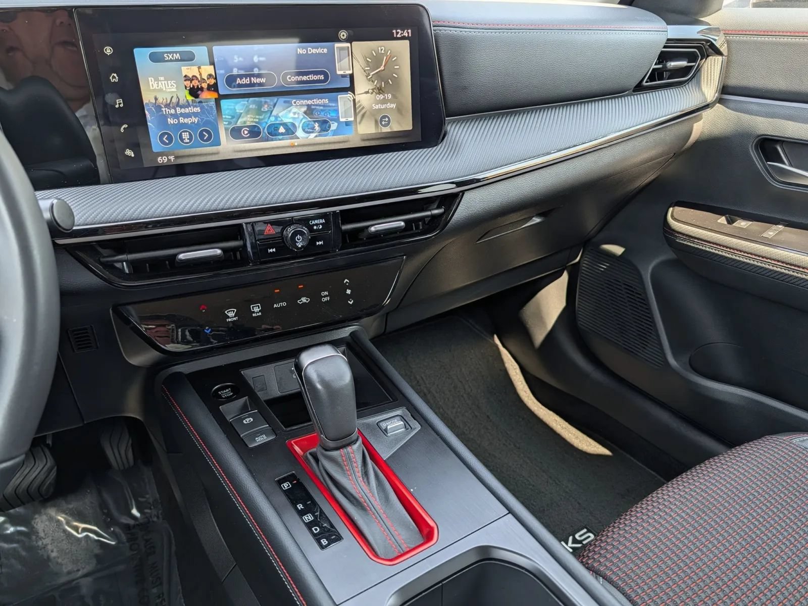 Certified 2025 Nissan Kicks SR FWD image 24