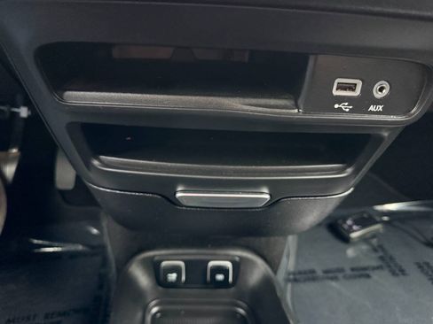 Used 2020 Chrysler Pacifica Touring-L FWD image 47