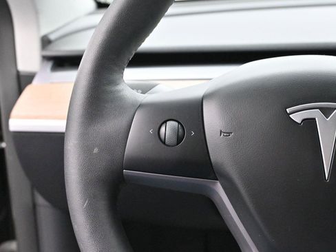 Used 2024 Tesla Model Y Performance image 17