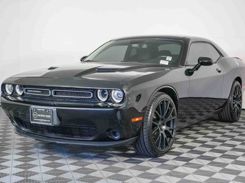 Used 2019 Dodge Challenger SXT image 3