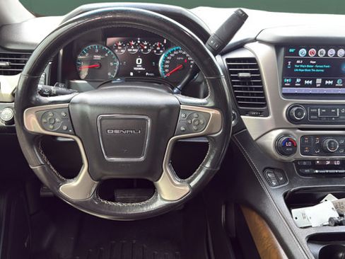 Used 2019 GMC Yukon XL Denali w/ Denali Ultimate Package AWD/4WD image 20