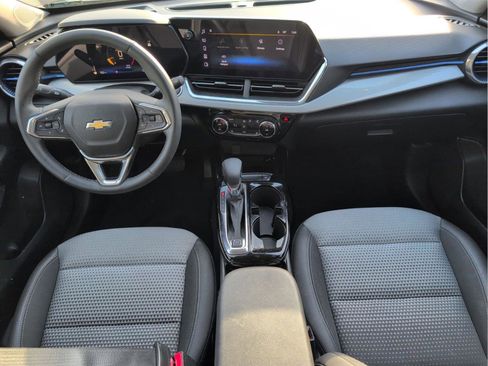 Used 2025 Chevrolet Trax LT w/ Driver Confidence Package image 29