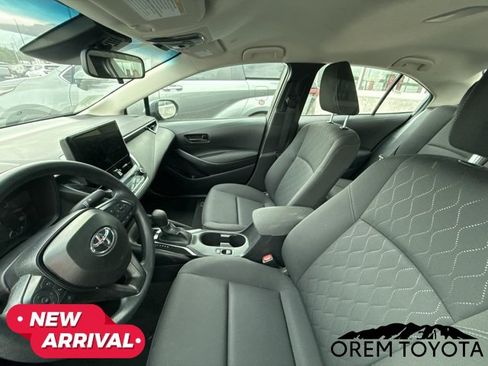 Used 2025 Toyota Corolla LE FWD image 10