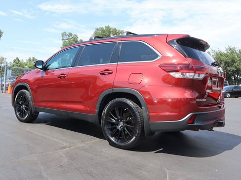 Used 2019 Toyota Highlander SE AWD/4WD image 3