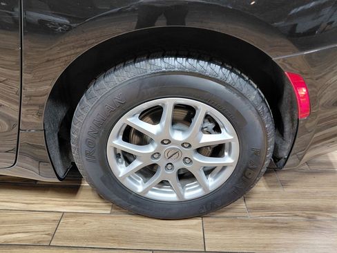 Certified 2024 Chrysler Pacifica Touring-L FWD image 25