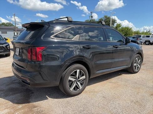 Used 2022 Kia Sorento EX w/ Panoramic Sunroof Package FWD image 3