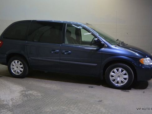 Used 2006 Chrysler Town & Country FWD image 31
