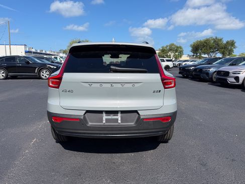 New 2026 Volvo XC40 B5 Core AWD/4WD image 4