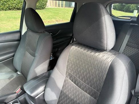 Used 2018 Nissan Rogue S FWD image 9
