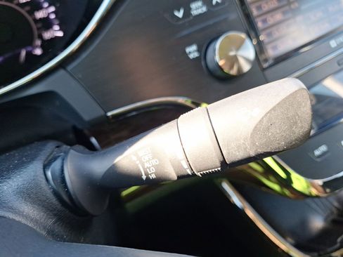 Used 2014 Toyota Avalon Limited image 25